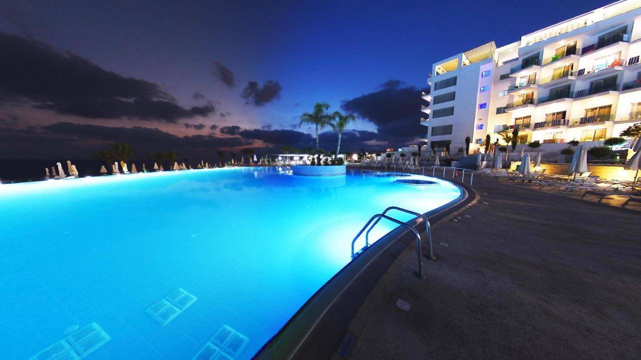 King Evelthon Beach Hotel & Resort Paphos Exterior photo