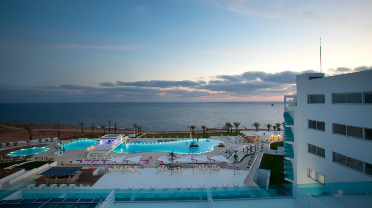 King Evelthon Beach Hotel & Resort Paphos Exterior photo